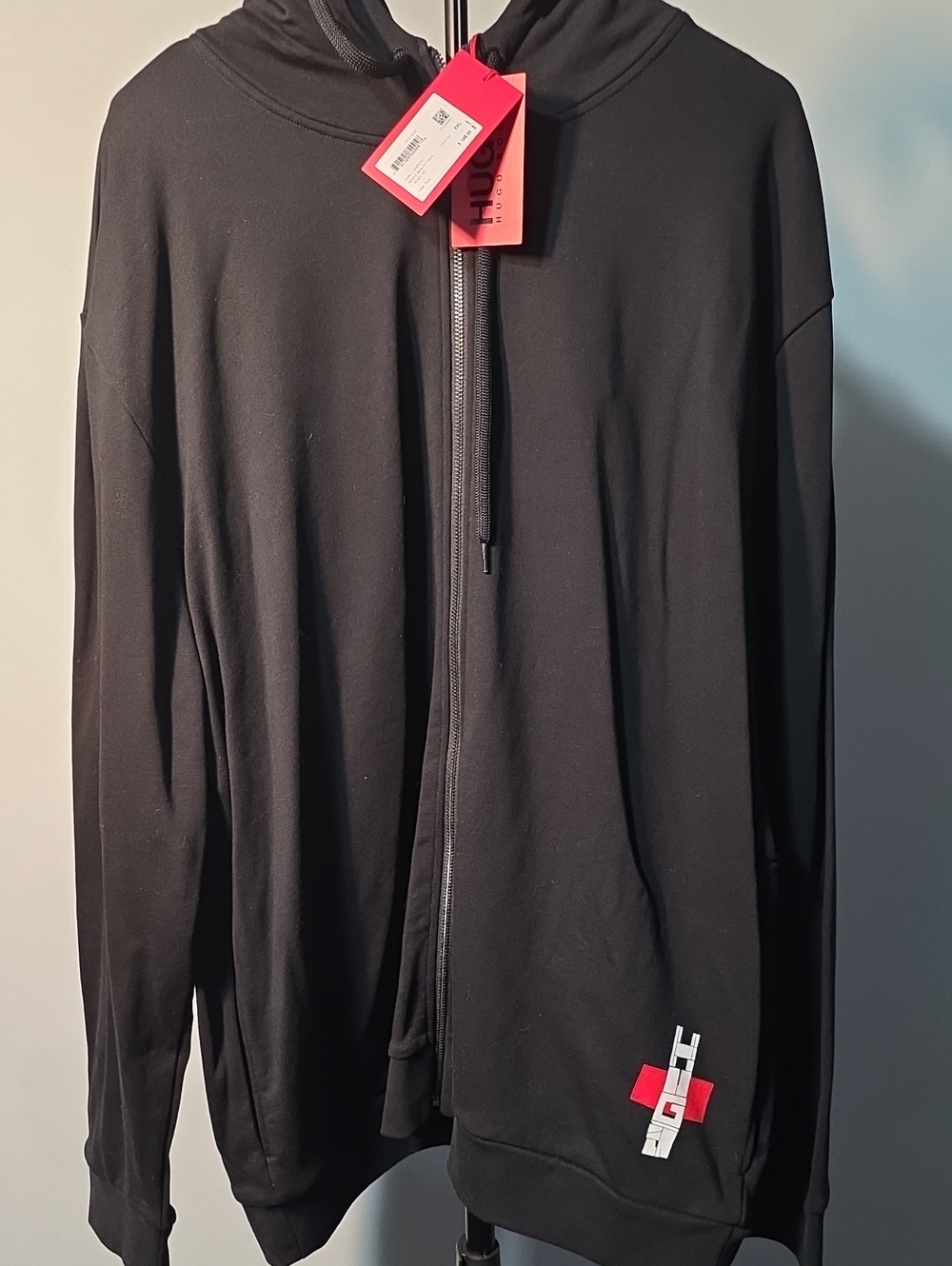 HUGO Men’s Black Full-Zip Hooded Sweater with Red Logo Tag